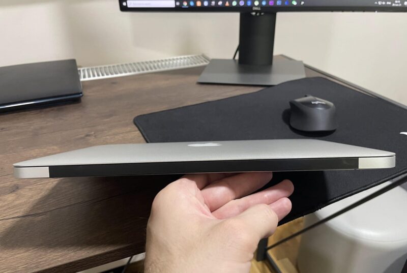 MacBook Air 11-inch Mid 2011 - Image 2
