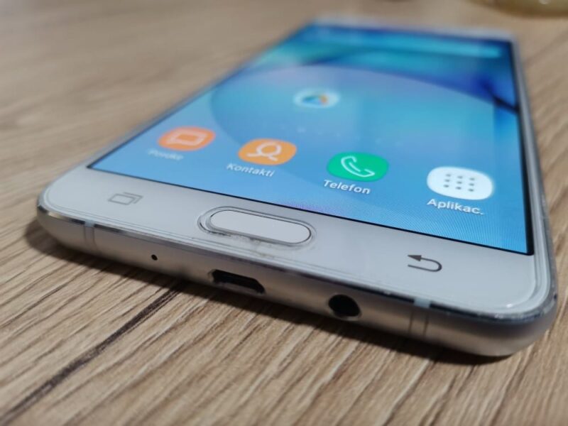 Samsung J7 (2016) - Image 2