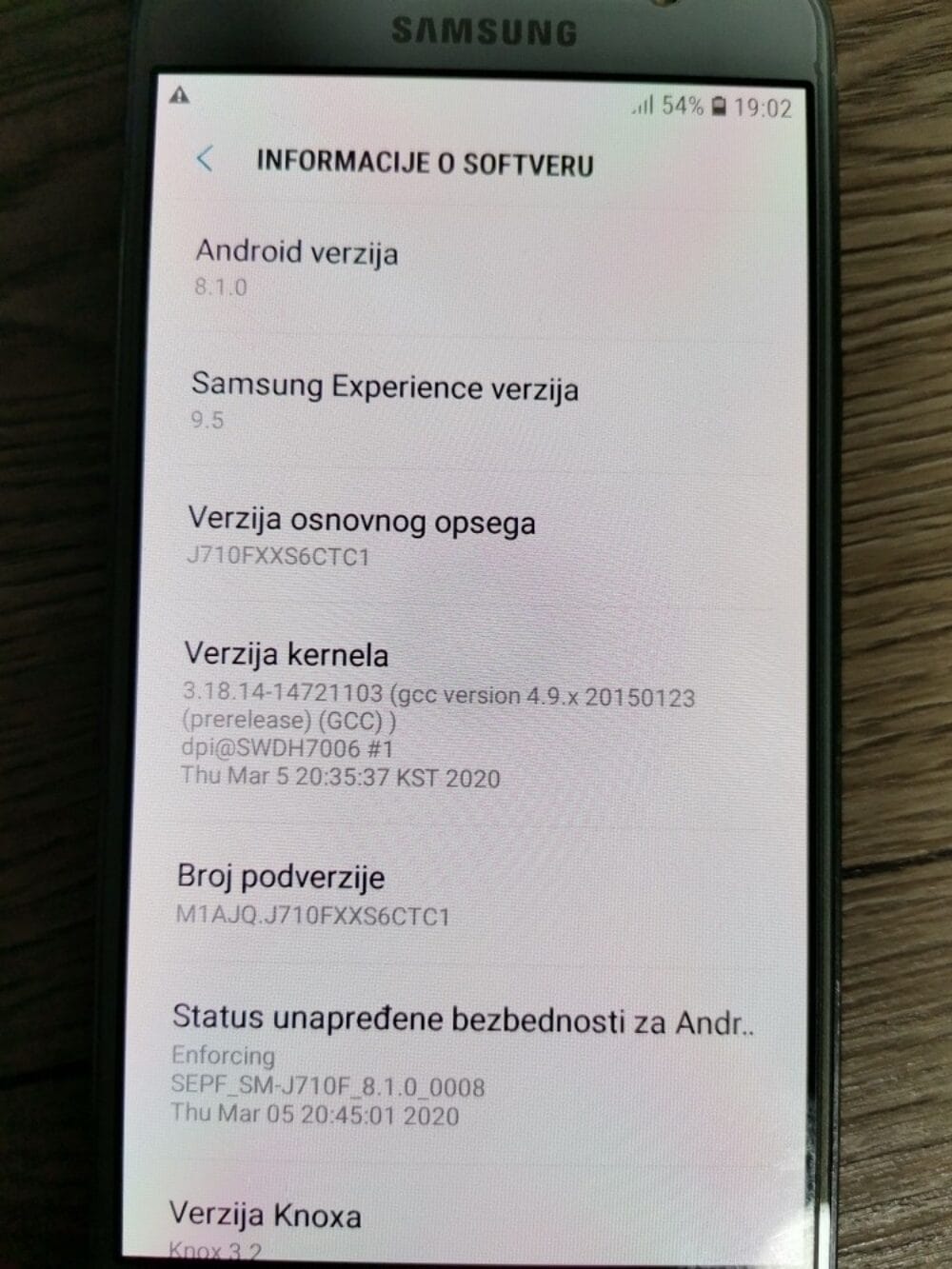 Samsung J7 (2016) - Image 4