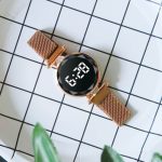 Луксузен женски часовник на допир