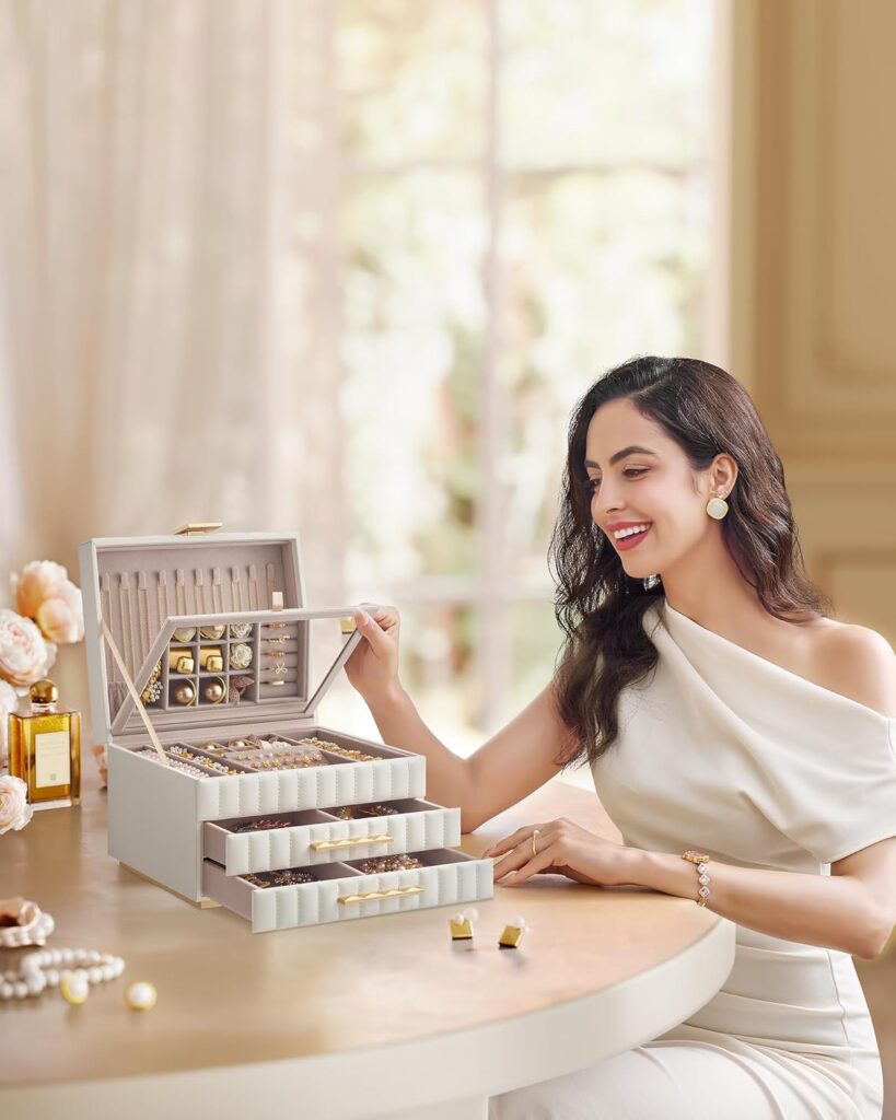 модерна кутија за накит