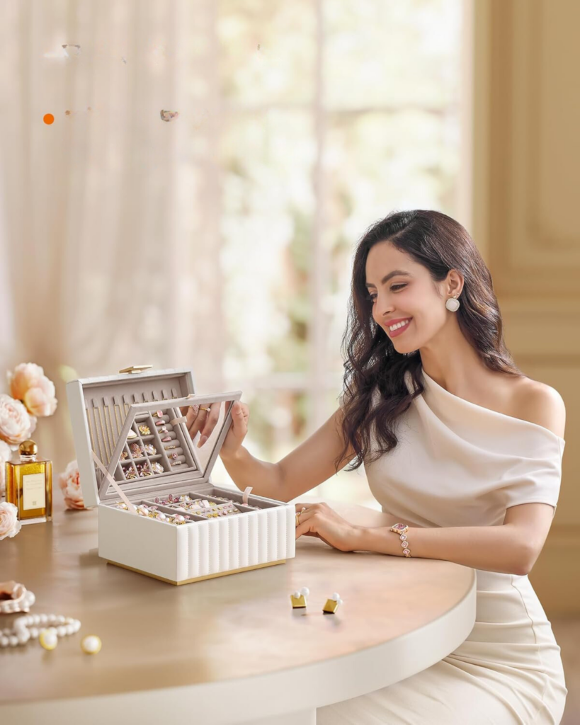 кутии за накит со огледало