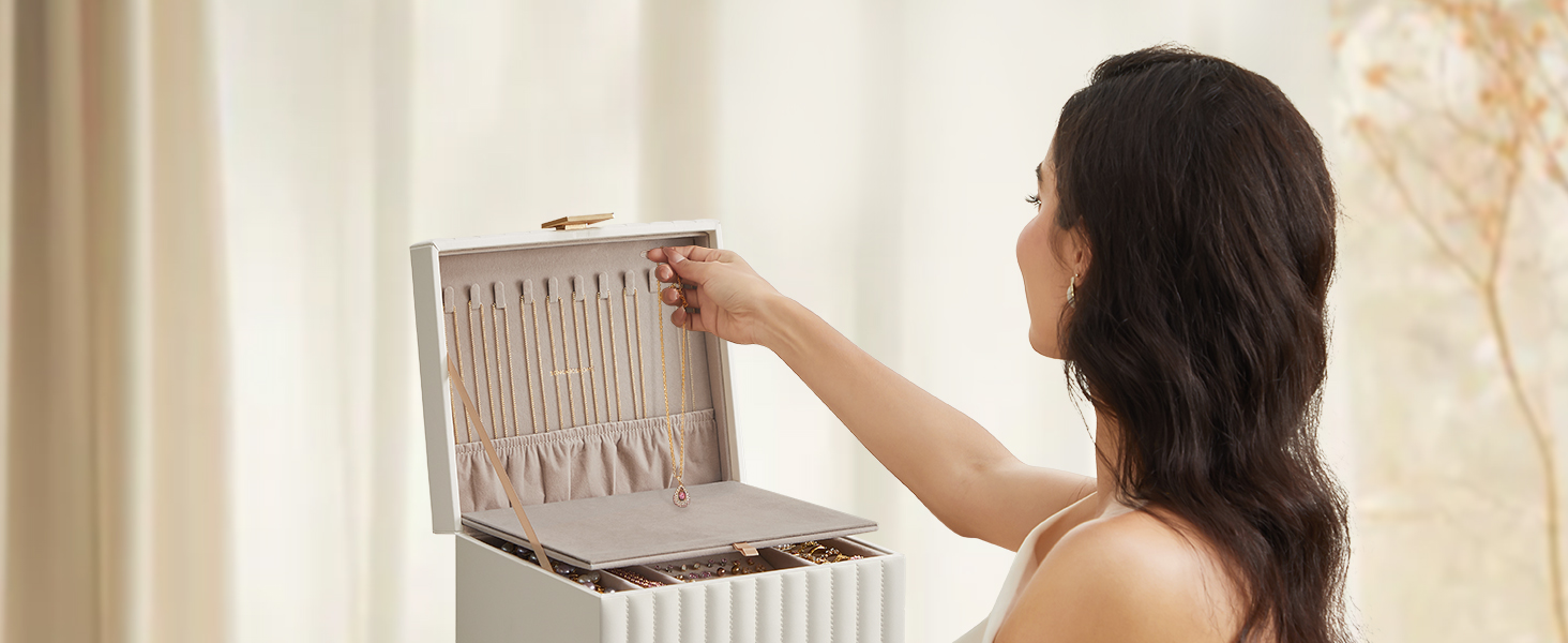 кутии за шминки