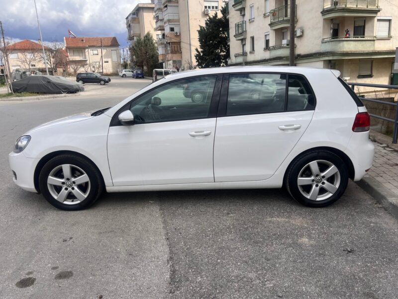 Volkswagen Golf 6 1.6 TDI 2010 Одлична состојба - Image 4