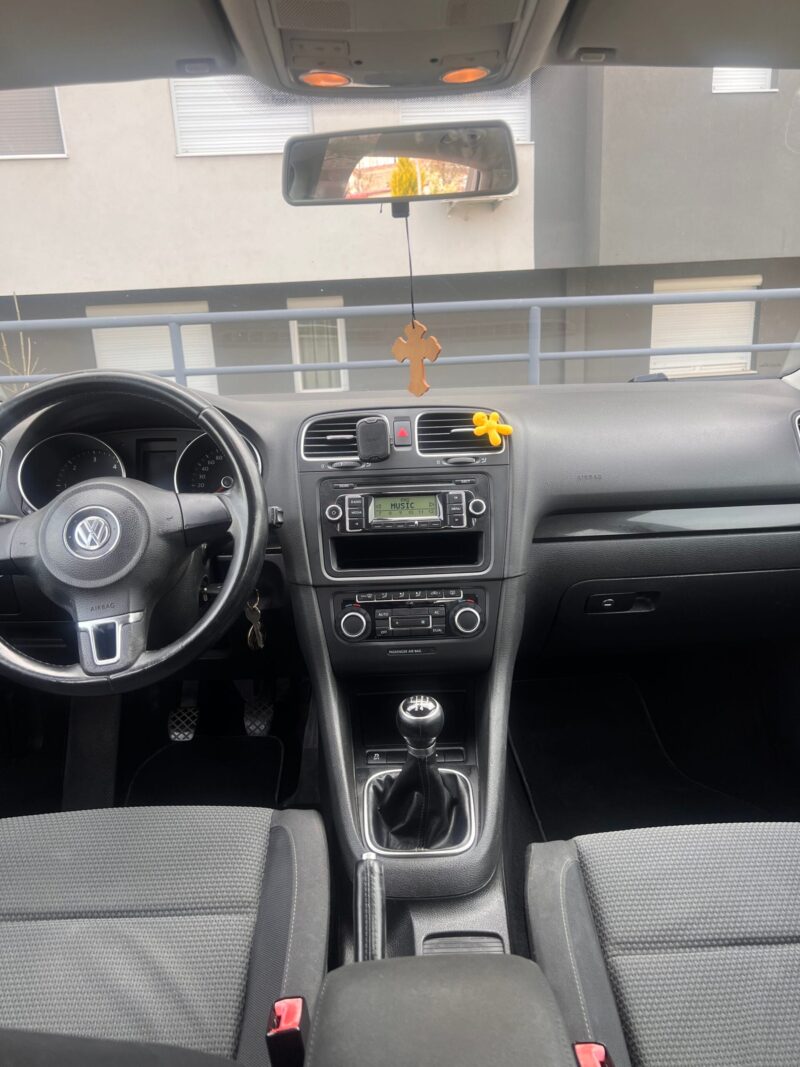 Volkswagen Golf 6 1.6 TDI 2010 Одлична состојба - Image 11