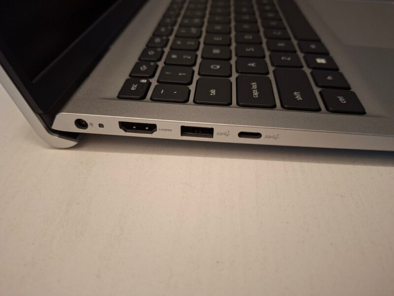 DELL Pro 15 Essential - Image 3
