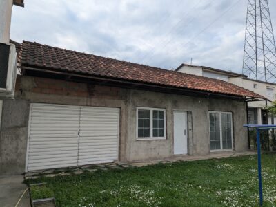 Izdavam magacinski prostor vo naselba Hipodrum od 45m2 Broj tel.076992401