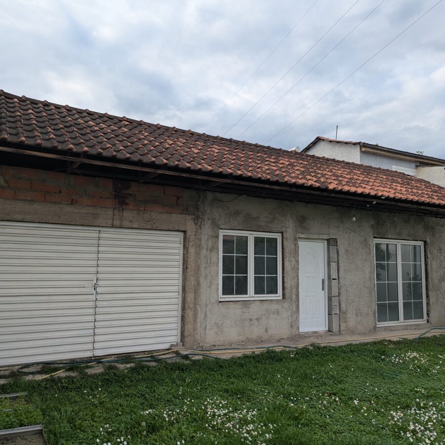Izdavam magacinski prostor vo naselba Hipodrum od 45m2 Broj tel.076992401