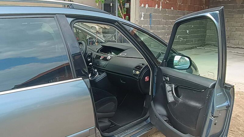 Citroen Grand C4 Picasso Exklusiv 2.0 HDI 16V 110KW/150HP - Image 8